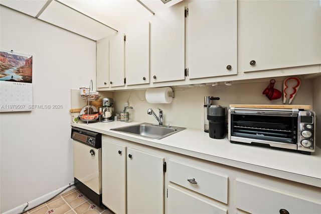 13255 SW 7th Ct 111D, Pembroke Pines, FL 33027