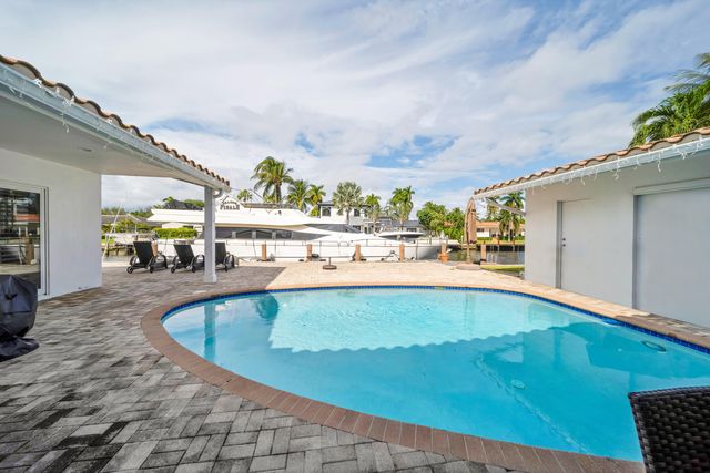 2401 SE 8th Court, Pompano Beach, FL 33062