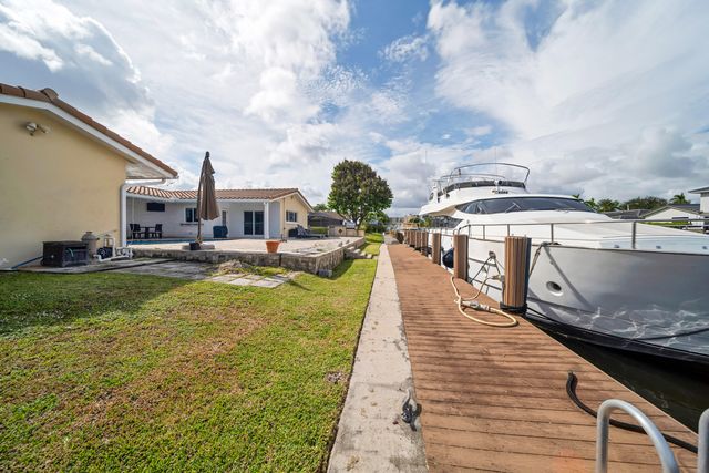 2401 SE 8th Court, Pompano Beach, FL 33062