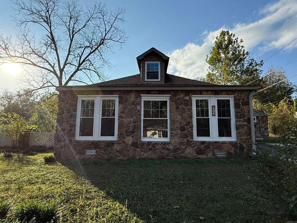 306 S 4th Street, Heber Springs, AR 72543