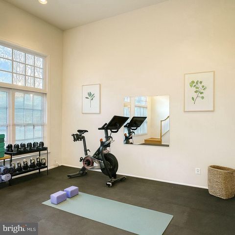 819 OAK KNOLL TER, Rockville, MD 20850