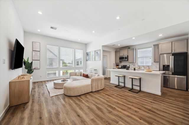 1103 Highland Ranch Ln, Houston, TX 77091