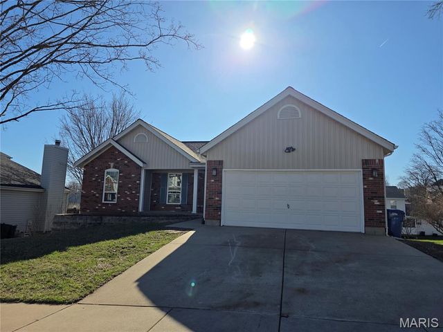 2115 Riding Spur Drive, Maryland Heights, MO 63146