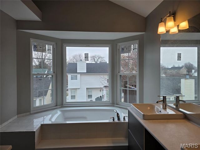 2115 Riding Spur Drive, Maryland Heights, MO 63146