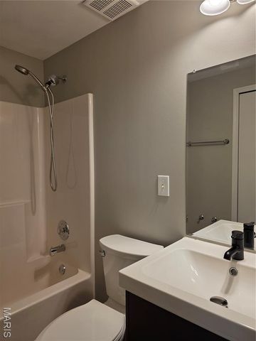 2115 Riding Spur Drive, Maryland Heights, MO 63146