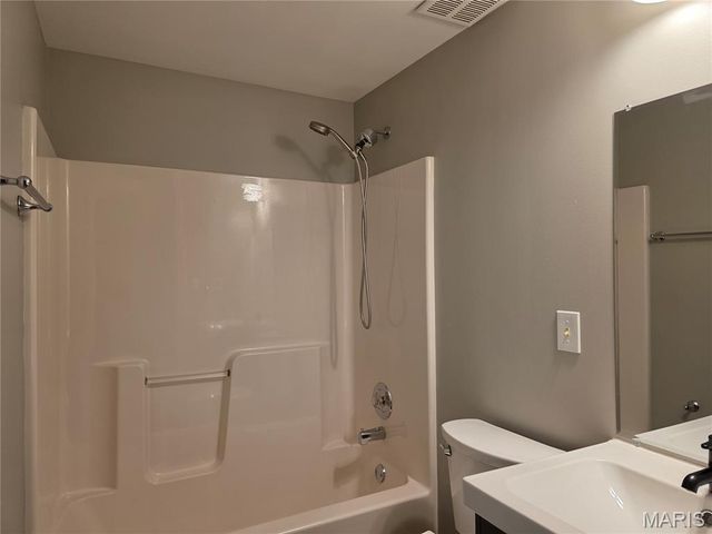 2115 Riding Spur Drive, Maryland Heights, MO 63146