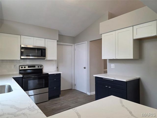 2115 Riding Spur Drive, Maryland Heights, MO 63146