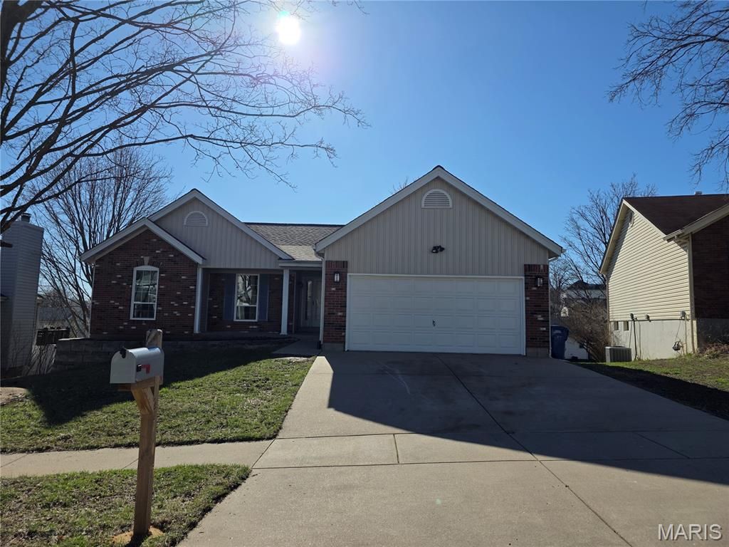 2115 Riding Spur Drive, Maryland Heights, MO 63146