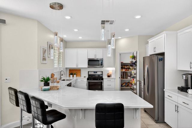 2201 Symphony Ave, Roseville, CA 95747