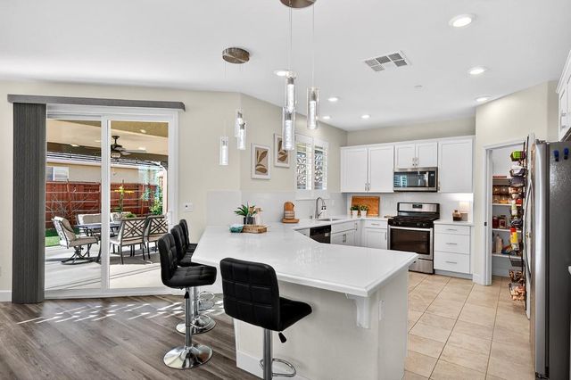 2201 Symphony Ave, Roseville, CA 95747