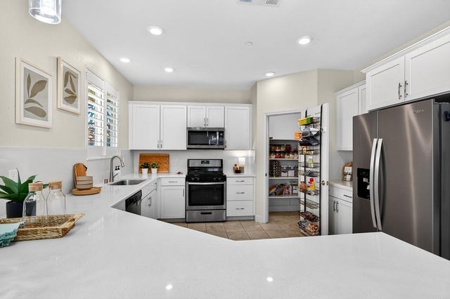 2201 Symphony Ave, Roseville, CA 95747