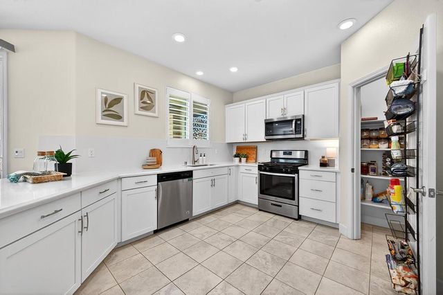 2201 Symphony Ave, Roseville, CA 95747