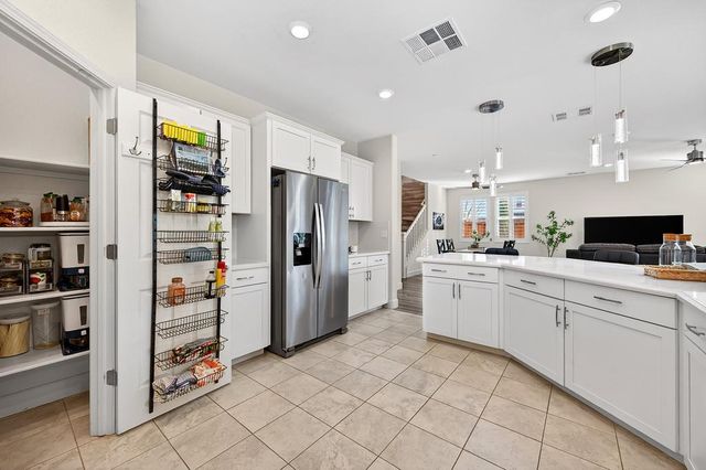 2201 Symphony Ave, Roseville, CA 95747