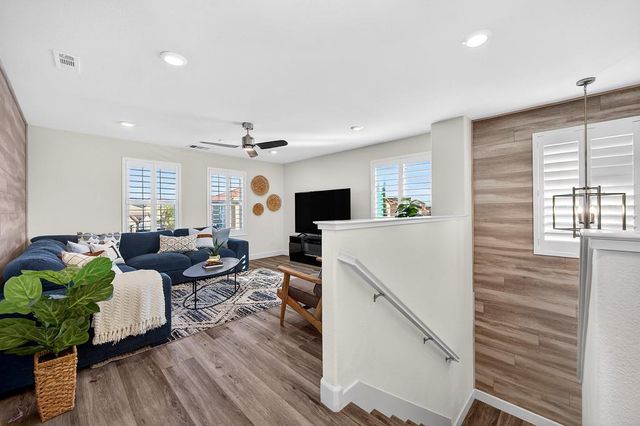 2201 Symphony Ave, Roseville, CA 95747