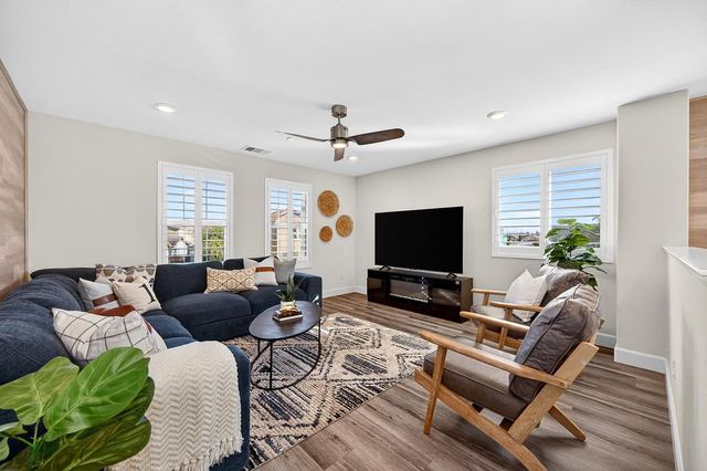 2201 Symphony Ave, Roseville, CA 95747