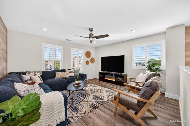 2201 Symphony Ave, Roseville, CA 95747