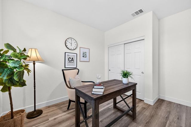 2201 Symphony Ave, Roseville, CA 95747