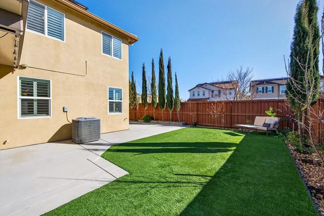 2201 Symphony Ave, Roseville, CA 95747