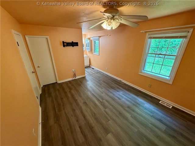 105 Geronimo Drive, St Albans, WV 25177