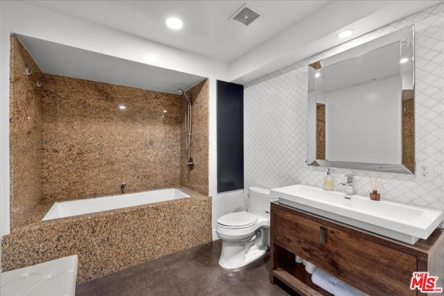 120 S Hewitt Street 6, Los Angeles, CA 90012