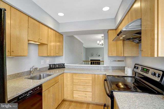 2122 HUTCHISON GROVE CT, Falls Church, VA 22043