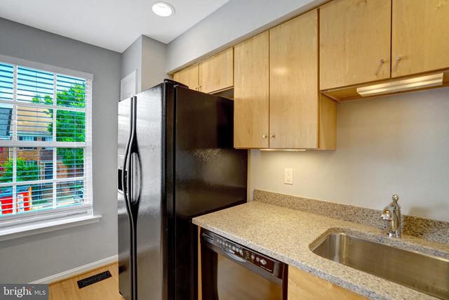 2122 HUTCHISON GROVE CT, Falls Church, VA 22043