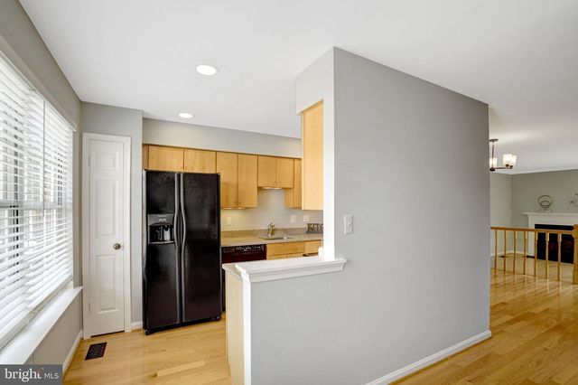 2122 HUTCHISON GROVE CT, Falls Church, VA 22043