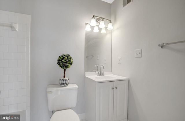 2122 HUTCHISON GROVE CT, Falls Church, VA 22043