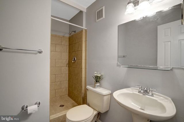 2122 HUTCHISON GROVE CT, Falls Church, VA 22043