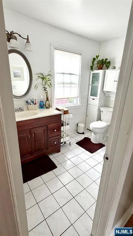 33 Harvey Avenue, Rochelle Park, NJ 07662