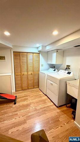33 Harvey Avenue, Rochelle Park, NJ 07662