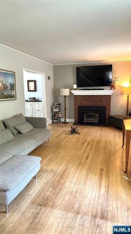 33 Harvey Avenue, Rochelle Park, NJ 07662
