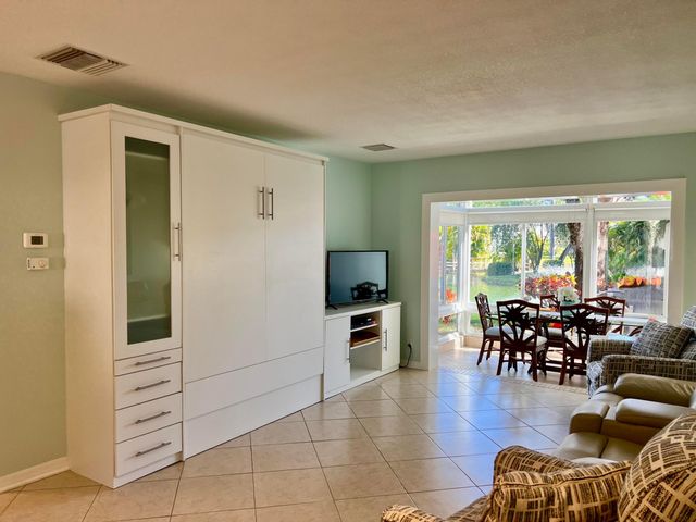 5151 W Oakland Park Boulevard 110, Lauderdale Lakes, FL 33313