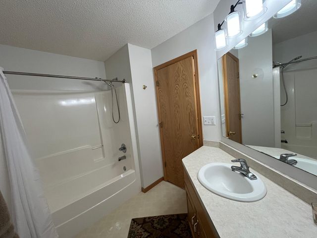 4324 Spruce Road, Saint Bonifacius, MN 55375