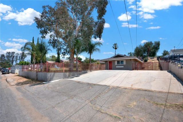 9542 52nd, Jurupa Valley, CA 92509