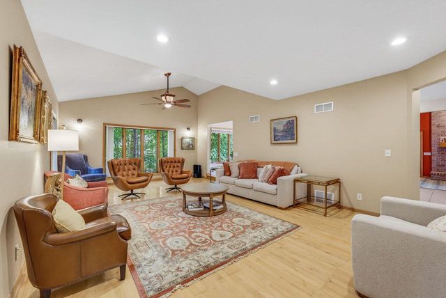 3532 S 121st COURT, Greenfield, WI 53228