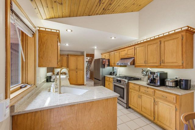 3532 S 121st COURT, Greenfield, WI 53228