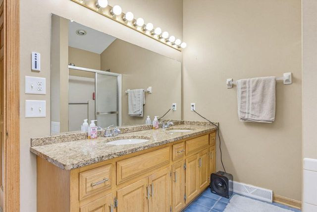 3532 S 121st COURT, Greenfield, WI 53228