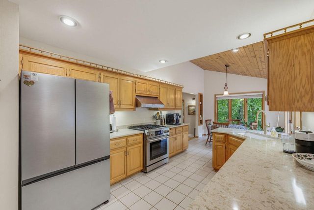 3532 S 121st COURT, Greenfield, WI 53228