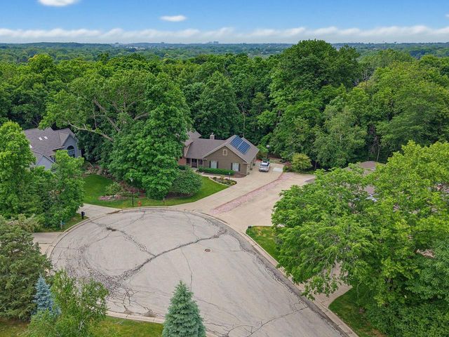 3532 S 121st COURT, Greenfield, WI 53228