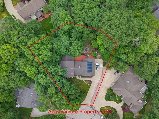 3532 S 121st COURT, Greenfield, WI 53228