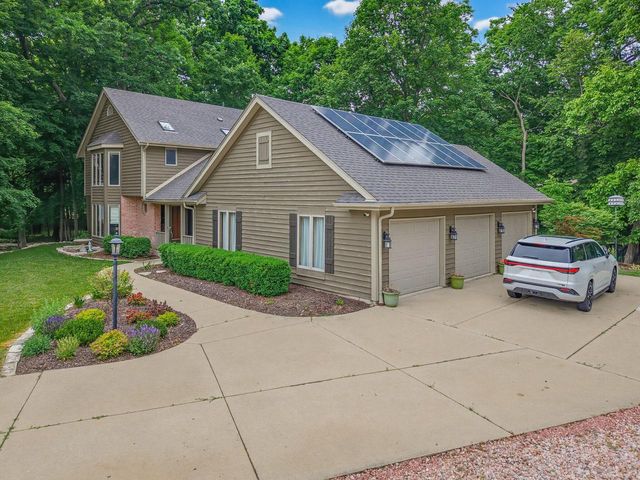 3532 S 121st COURT, Greenfield, WI 53228