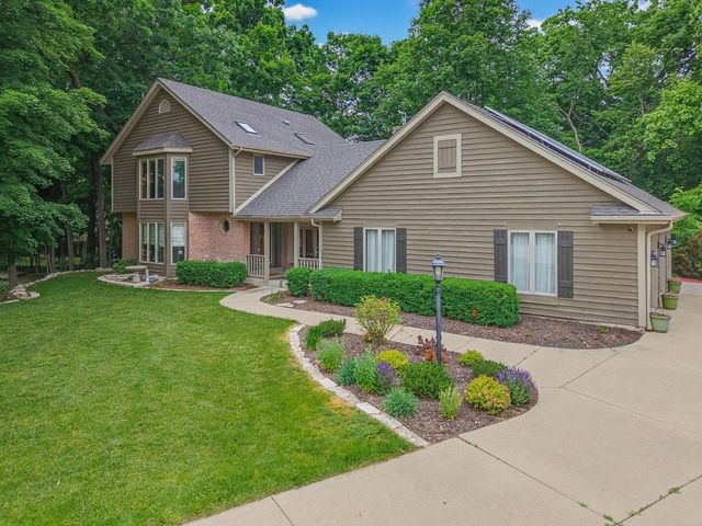 3532 S 121st COURT, Greenfield, WI 53228