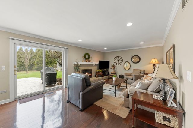 2356 Richmond Drive, Wheaton, IL 60189