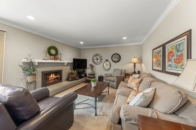 2356 Richmond Drive, Wheaton, IL 60189