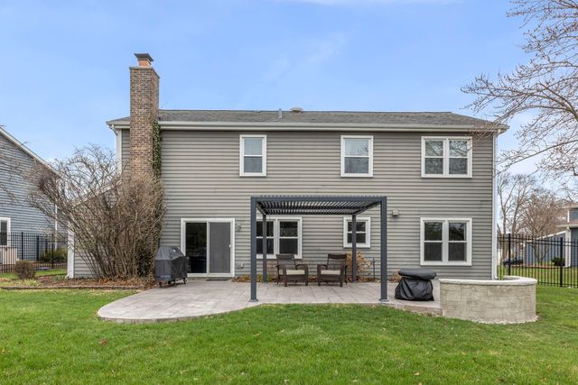 2356 Richmond Drive, Wheaton, IL 60189