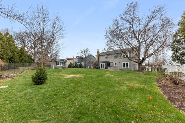 2356 Richmond Drive, Wheaton, IL 60189