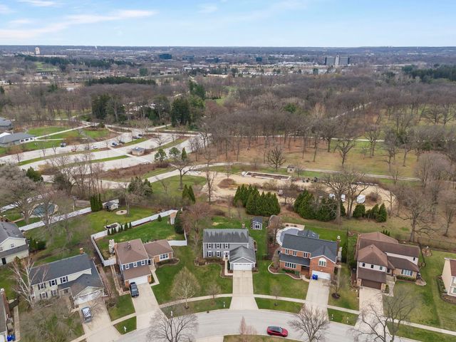 2356 Richmond Drive, Wheaton, IL 60189