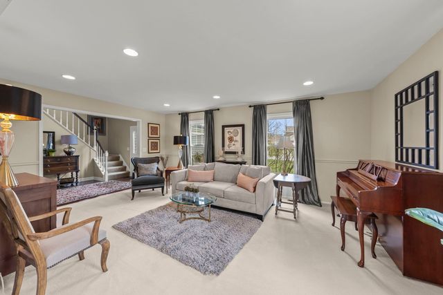 2356 Richmond Drive, Wheaton, IL 60189