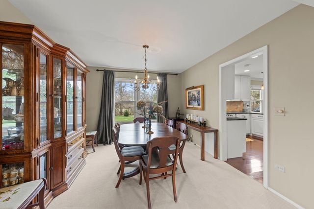 2356 Richmond Drive, Wheaton, IL 60189